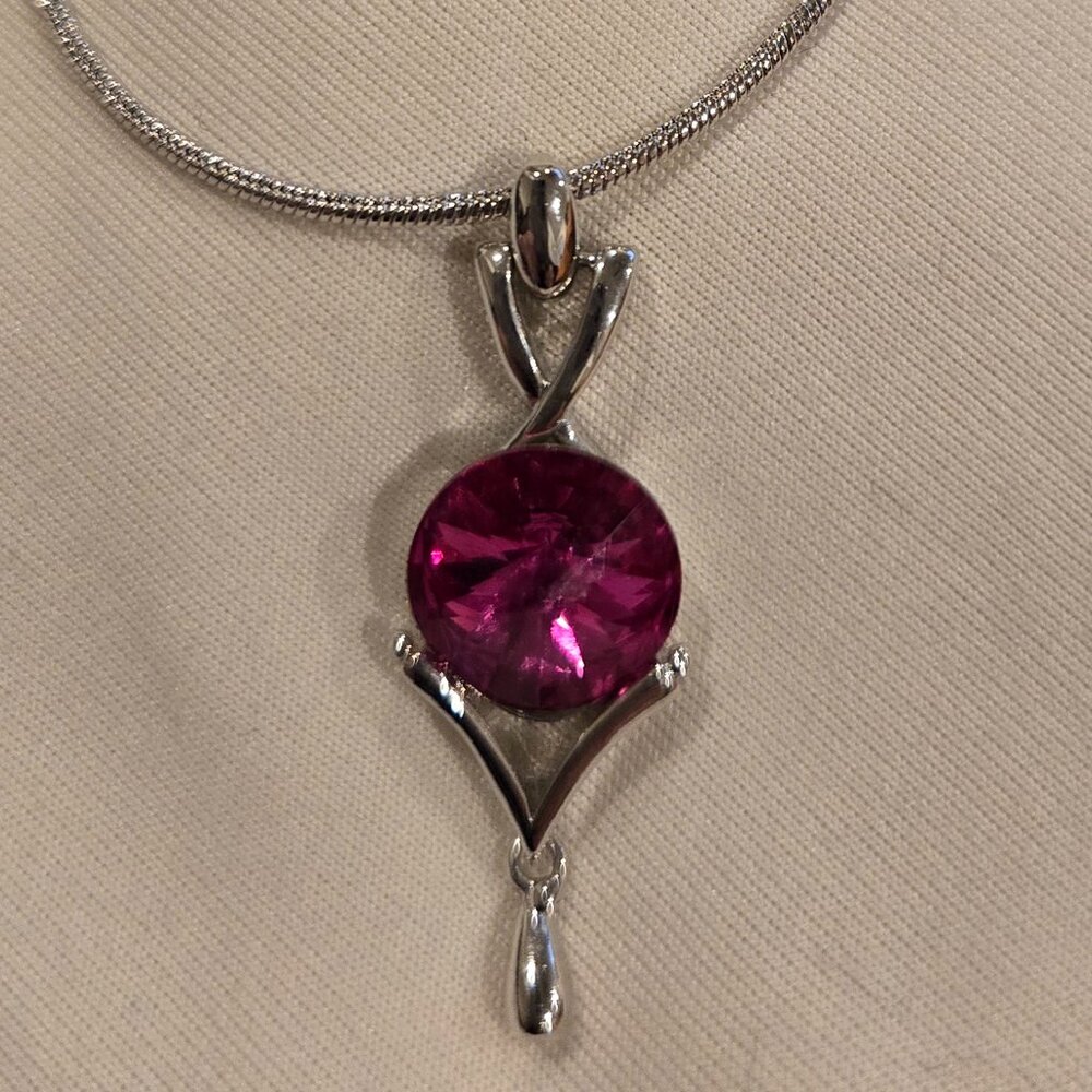 Silver tone necklace with Swarovski crystal
